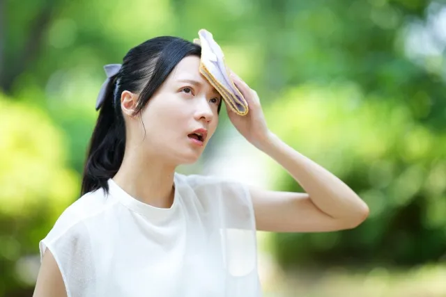 汗がベタつく人はシミリスクが高まっているかも